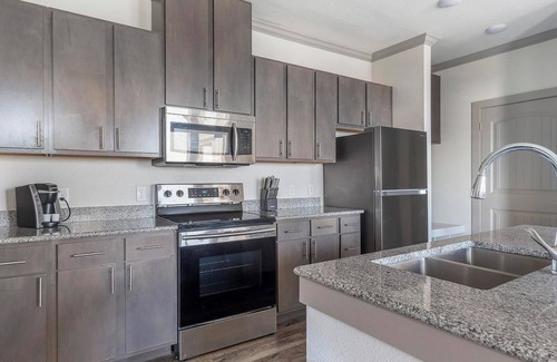 Manor Apartment | Landing | Spectacular 1BD, Courtyard, Pool
