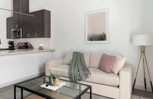 Dallas Apartment | Landing | Spectacular 1BD, Pool, Gym