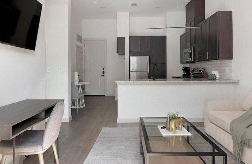 Dallas Apartment | Landing | Spectacular 1BD, Pool, Gym