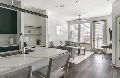 Northside Apartment | Landing | Spectacular 1BD, Pool, Gym