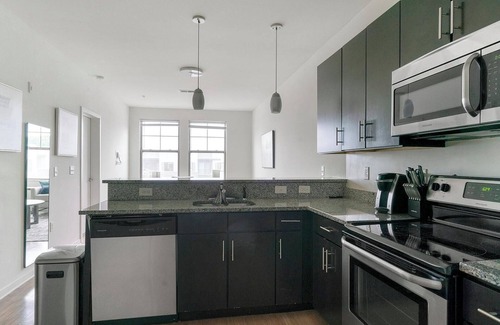 Richmond Apartment | Landing | Spectacular 2BD, Gym