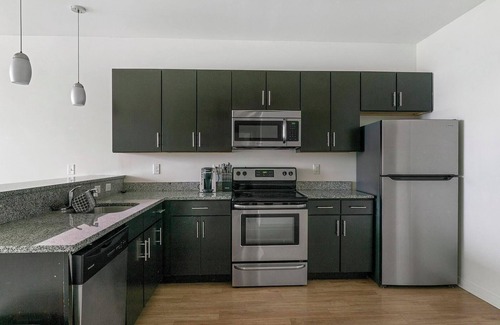 Richmond Apartment | Landing | Spectacular 2BD, Gym