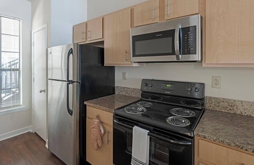 New Pathways Apartment | Landing | Spectacular 2BD, Clubhouse, Gym