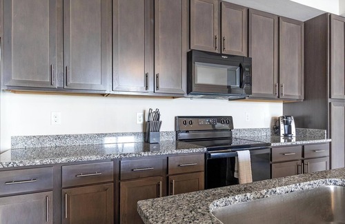 Eastwood Village Apartment | Landing | Spectacular 2BD, Clubhouse, Gym