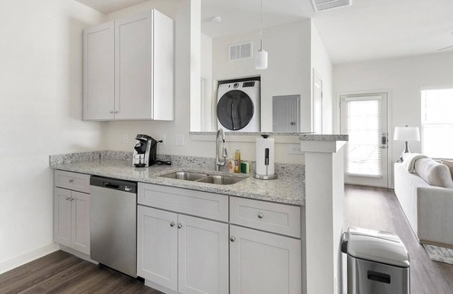 Fort Worth Apartment | Landing | Spectacular 1BD, Yoga Studio, Pool