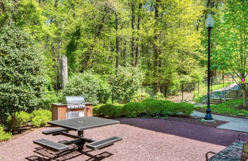 Chillum Apartment | Landing | Spectacular Studio, Pool, Clubhouse