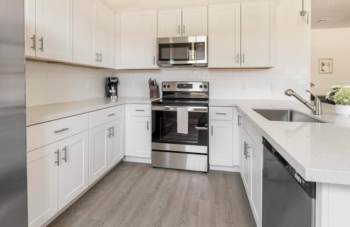 Oro Valley Apartment | Landing | Spectacular 2BD, Pool