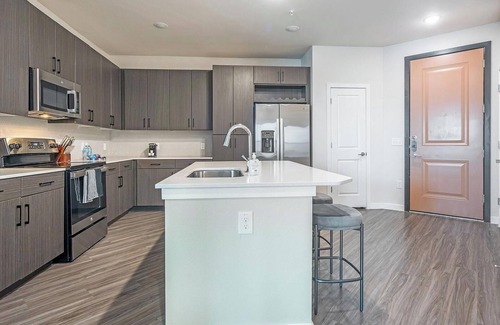 Wetmore Apartment | Landing | Spectacular 2BD, Clubhouse, Gym