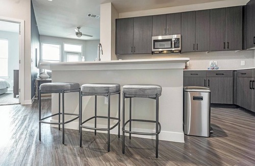 Wetmore Apartment | Landing | Spectacular 2BD, Clubhouse, Gym