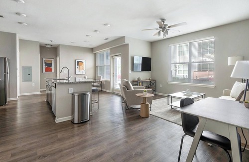 Chesterfield Apartment | Landing | Stunning 1BD, Courtyard, Gym