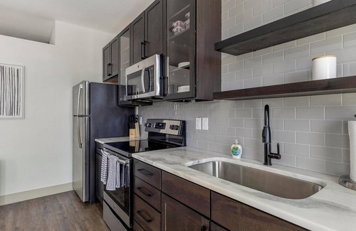 Denton Apartment | Landing | Stunning 1BD, Courtyard, Clubhouse