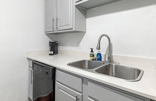 Windsor Park Apartment | Landing | Stunning 1BD, Gym
