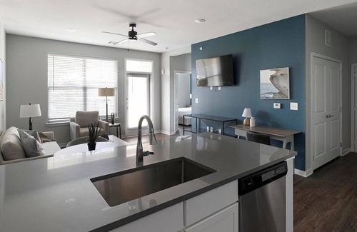 Madison Apartment | Landing | Stunning 1BD, Pool, Gym
