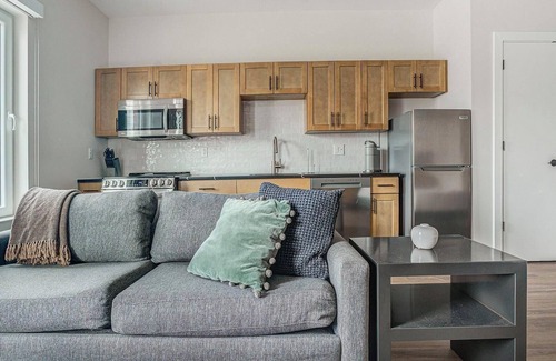 Kensington Apartment | Landing | Stunning Studio, Gym, Rooftop Lounge