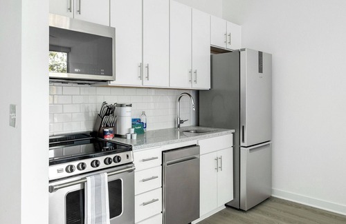 Five Points South Apartment | Landing | Stunning Studio, Yoga Studio, Gym
