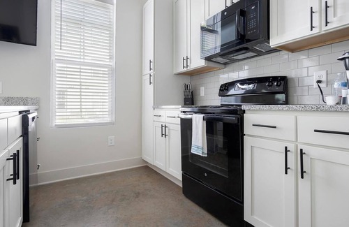 Charlotte Apartment | Landing | Stunning Studio, Pool, Clubhouse