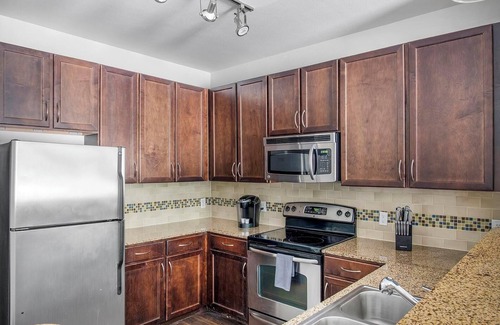Irving Apartment | Landing | Stylish 1BD, Courtyard, Pool