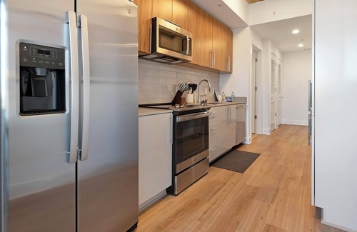 Baileys Crossroads Apartment | Landing | Stylish 1BD, Game Room, Gym