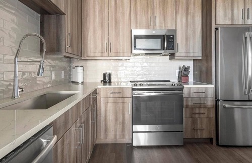 Katy Apartment | Landing | Stylish 1BD, Game Room, Clubhouse