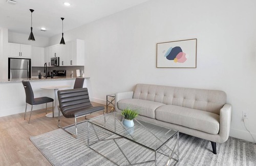 Denton Apartment | Landing | Stylish 1BD, Gym