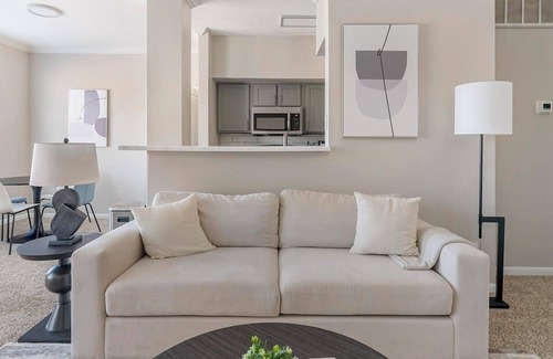 Briarforest Apartment | Landing | Stylish 1BD, Gym, Pool