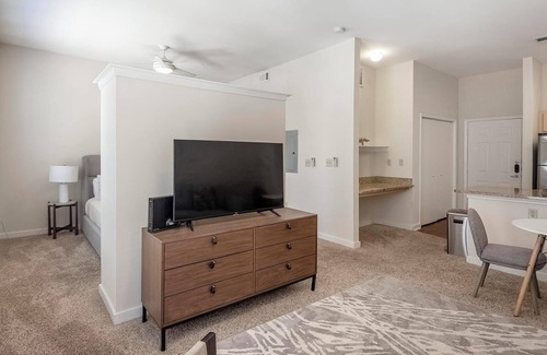 New Pathways Apartment | Landing | Stylish 1BD, Pool, Gym