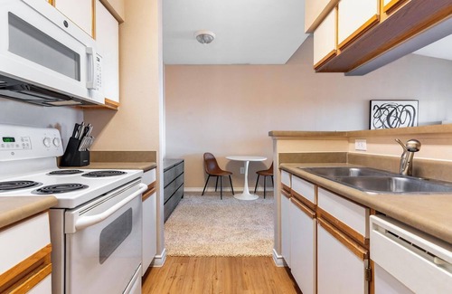 Fort Worth Apartment | Landing | Stylish 1BD, Pool, Gym