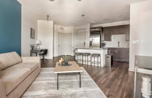 Wetmore Apartment | Landing | Stylish 1BD, Courtyard, Gym
