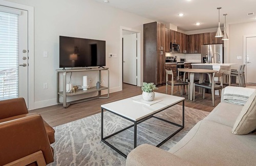 Seguin Apartment | Landing | Stylish 2BD, Pool, Gym