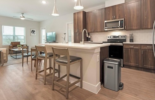 Seguin Apartment | Landing | Stylish 2BD, Pool, Gym