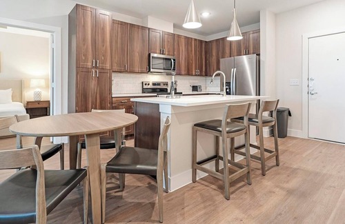 Seguin Apartment | Landing | Stylish 2BD, Pool, Gym