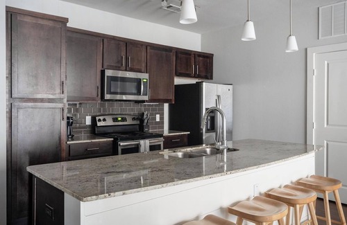 Buda Apartment | Landing | Stylish 2BD, Pool, Yoga Studio