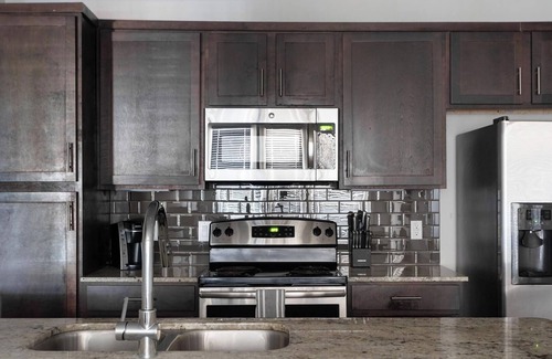 Buda Apartment | Landing | Stylish 2BD, Pool, Yoga Studio