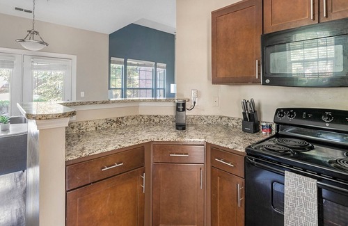 Germantown Apartment | Landing | Stylish 3BD, Gym, Pool