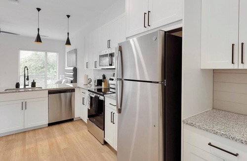 Denton Apartment | Landing | Stylish Studio, Gym