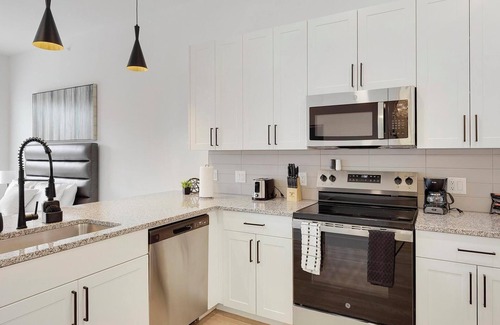 Denton Apartment | Landing | Stylish Studio, Gym