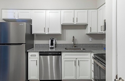 Homewood Apartment | Landing | Stylish 2BD, Clubhouse, Pool