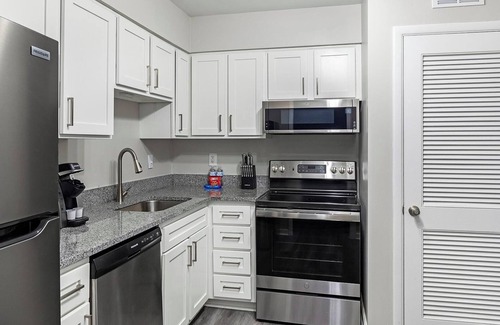 Homewood Apartment | Landing | Stylish 2BD, Clubhouse, Pool