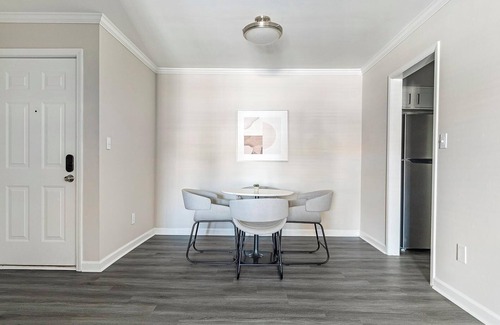 Homewood Apartment | Landing | Stylish 2BD, Clubhouse, Pool