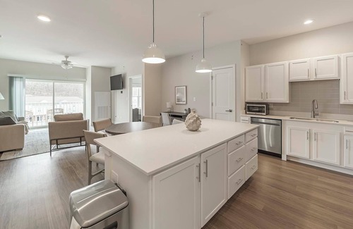Willow Springs Apartment | Landing | Stylish 2BD, Clubhouse, Gym