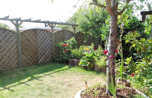 Wyk auf Foehr Apartment | Landjägerhaus apartment 4, close to the beach and in a quiet location. Garden and large terrace.