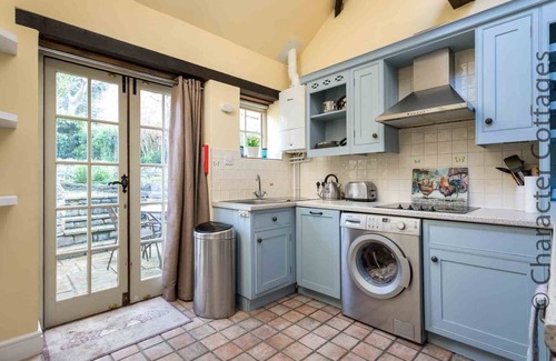 Chipping Campden Cottage | LANES COTTAGE, pet friendly, with open fire in Chipping Campden
