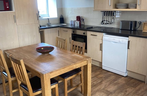 St Ives Cottage | Lanhydrock - sleeps 5 guests in 3 bedrooms