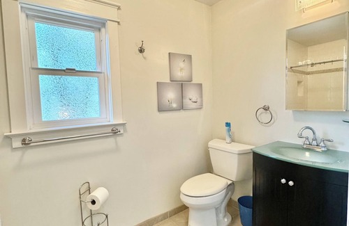 Saratoga Cottage | Large 1 Bdrm - Saratoga Cottage - convenient to Silicon Valley-Laundry, AC