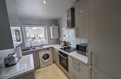 Broughty Ferry Apartment | Large 1 bed flat with parking, central Broughty Ferry