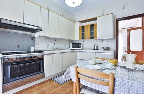 Salerno Apartment | Large 160 sqm apartment that can comfortably accommodate 8 people, thanks to three bedrooms, two bathrooms, two living rooms and a comfortable relaxation room. Two large terraces, one on each side of the apartment (about 20 sqm each), offer outdoor space