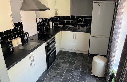 Chesterfield House | Large 2-Bed House Derbyshire off Chatsworth rd