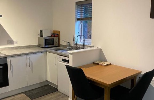 Quedgeley Apartment | Large 2 bedroom apartment, 4 beds one 1 en-suite, Free parking Nr Chelt Elmore and Quays
