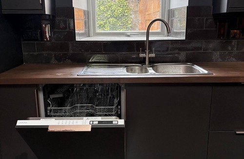 Portumna Apartment | Large 2 bedroom flat in the heart of historic Portumna, County Galway
