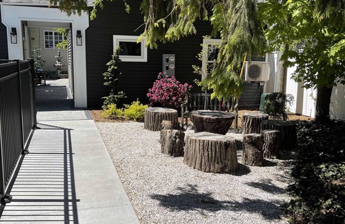 South Haven Cottage | Large, 2-King/2Bath cottage Pool Fireplace, pool table, Beach fire pit,